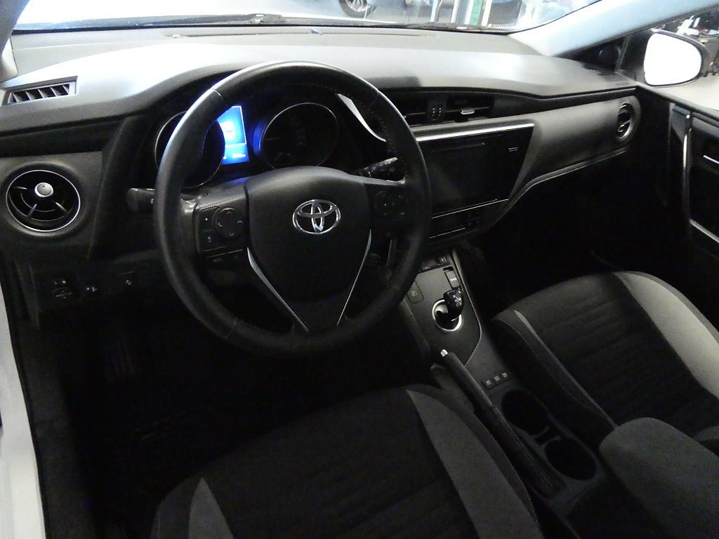 Vehicle Image 10
