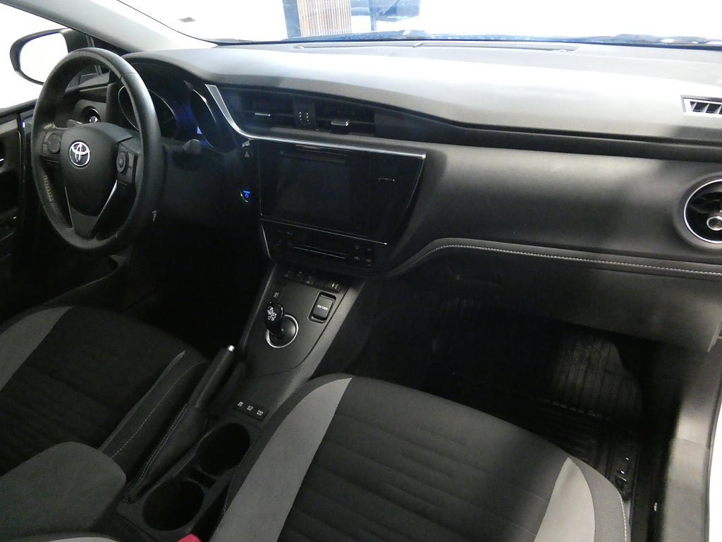 Vehicle Image 11