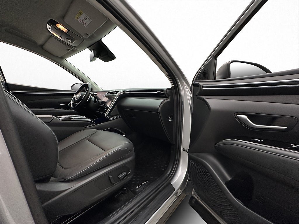 Vehicle Image 25