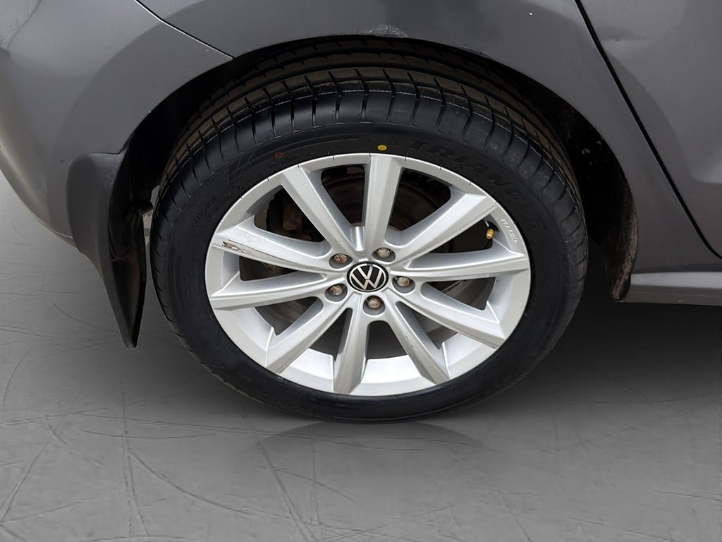 Vehicle Image 22