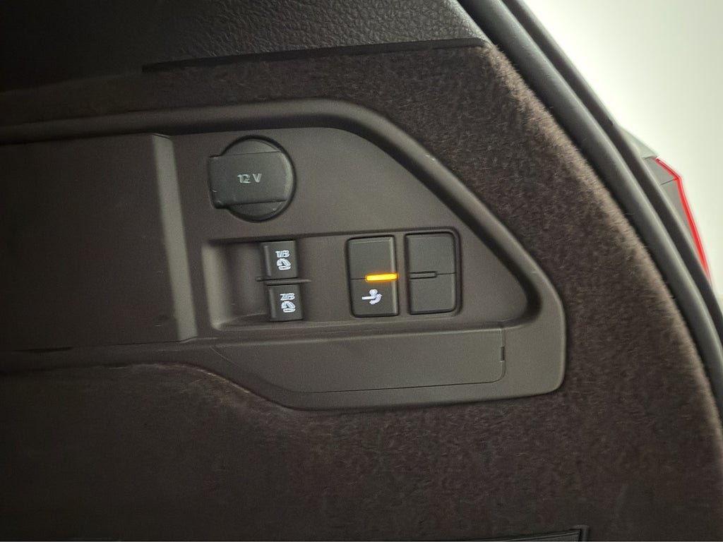 Vehicle Image 32
