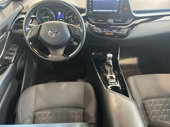 Vehicle Image 12