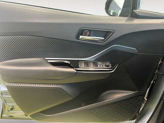 Vehicle Image 24