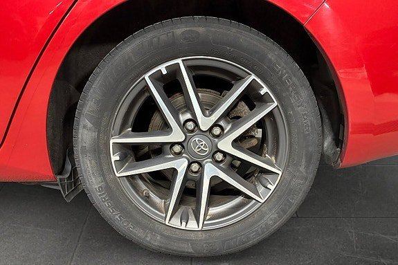 Vehicle Image 16