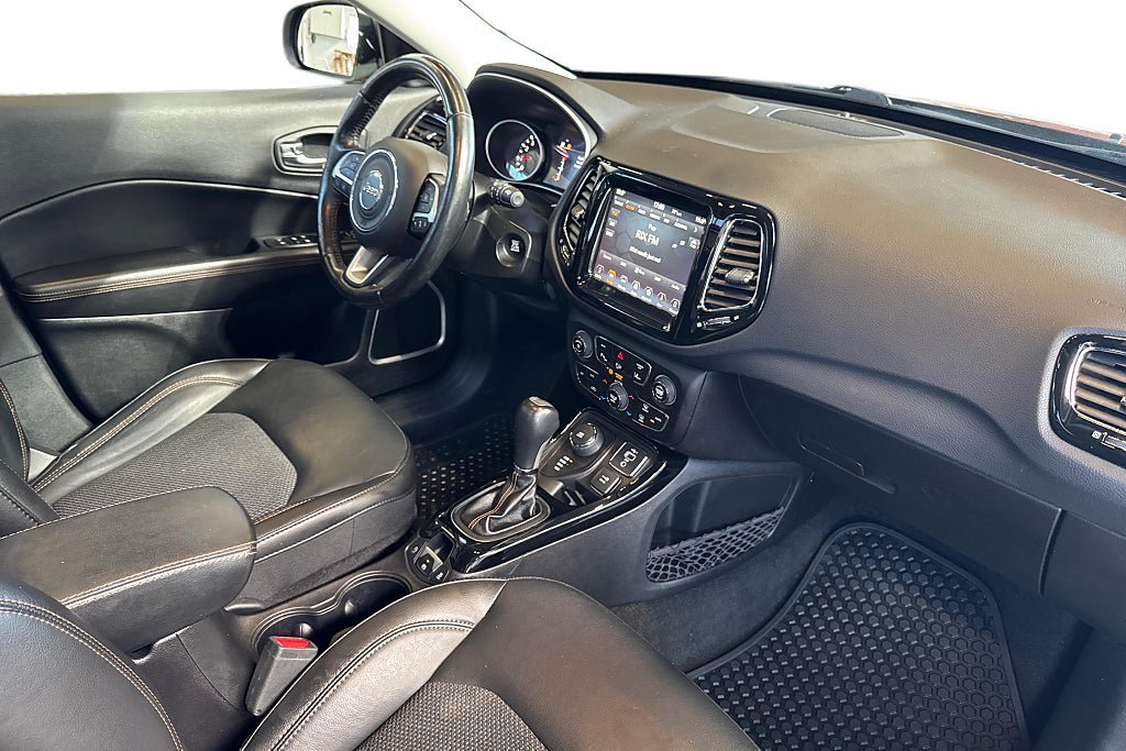 Vehicle Image 10