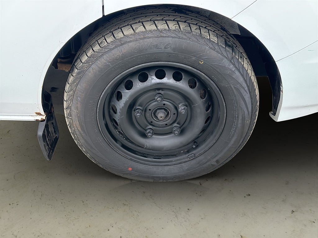 Vehicle Image 24