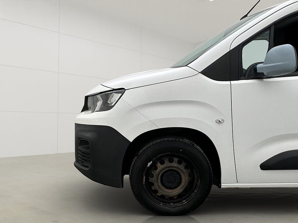 Vehicle Image 23