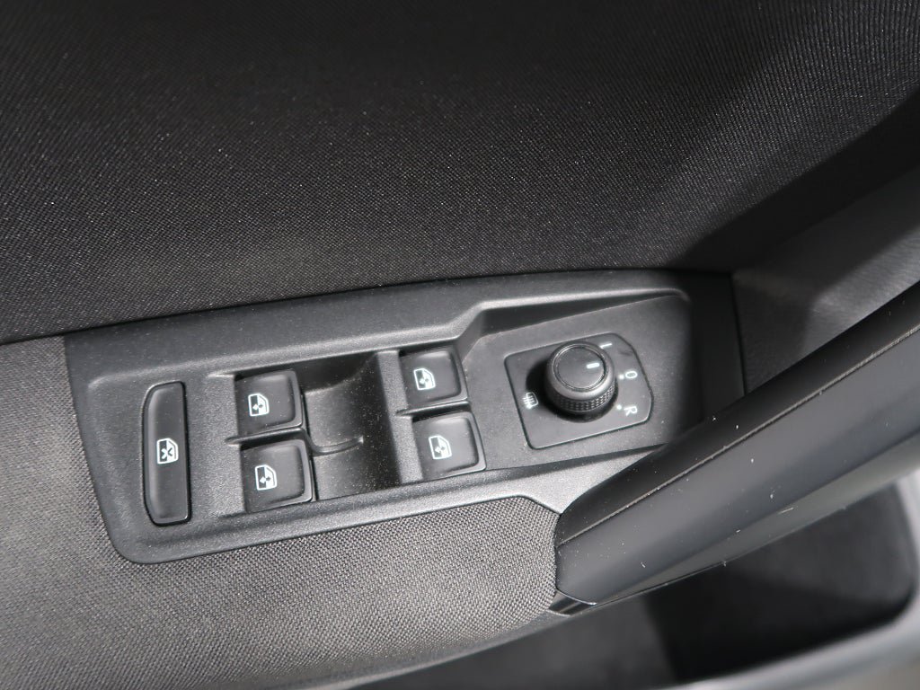Vehicle Image 32