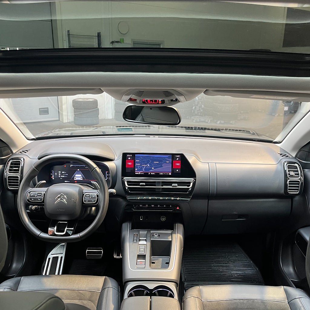 Vehicle Image 9