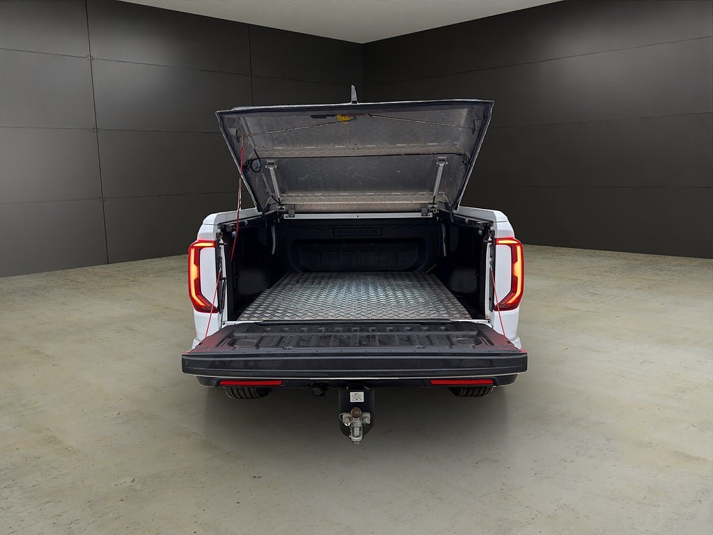 Vehicle Image 12