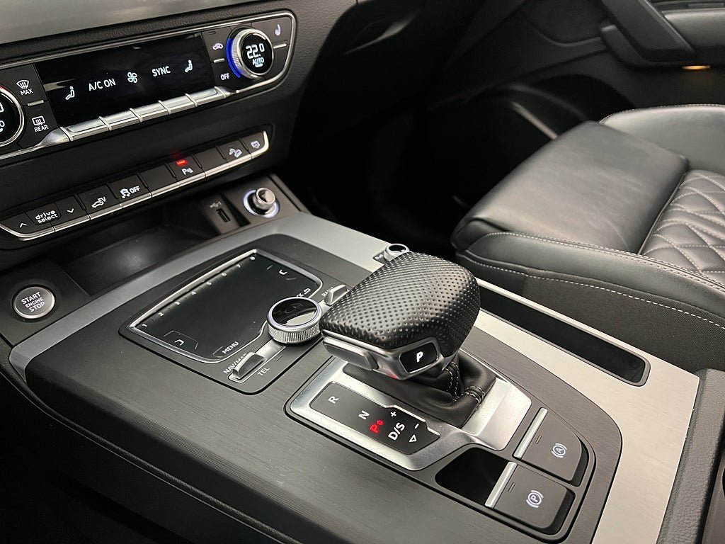 Vehicle Image 24