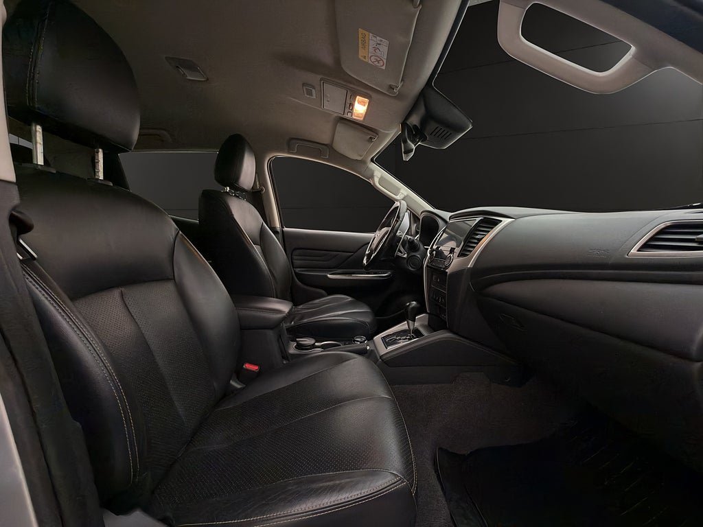 Vehicle Image 30