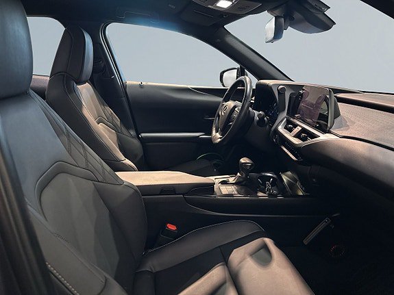 Vehicle Image 10