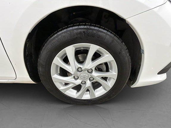 Vehicle Image 32