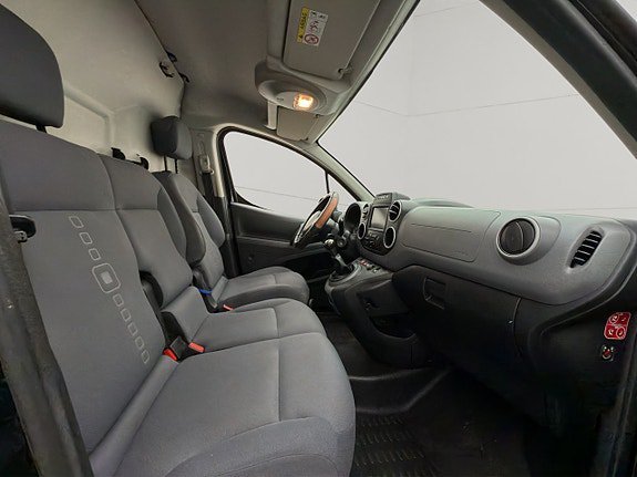 Vehicle Image 26