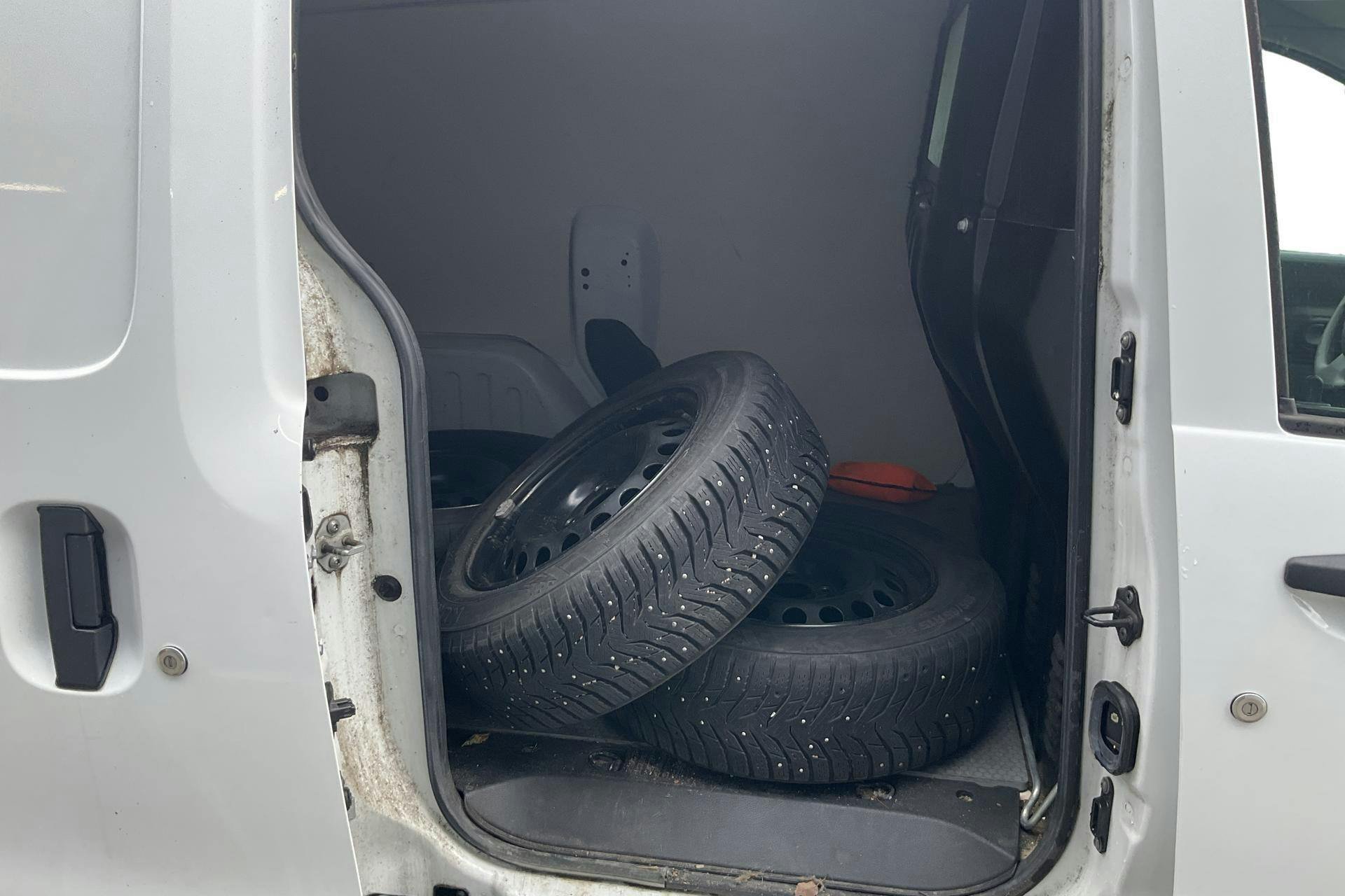 Vehicle Image 8