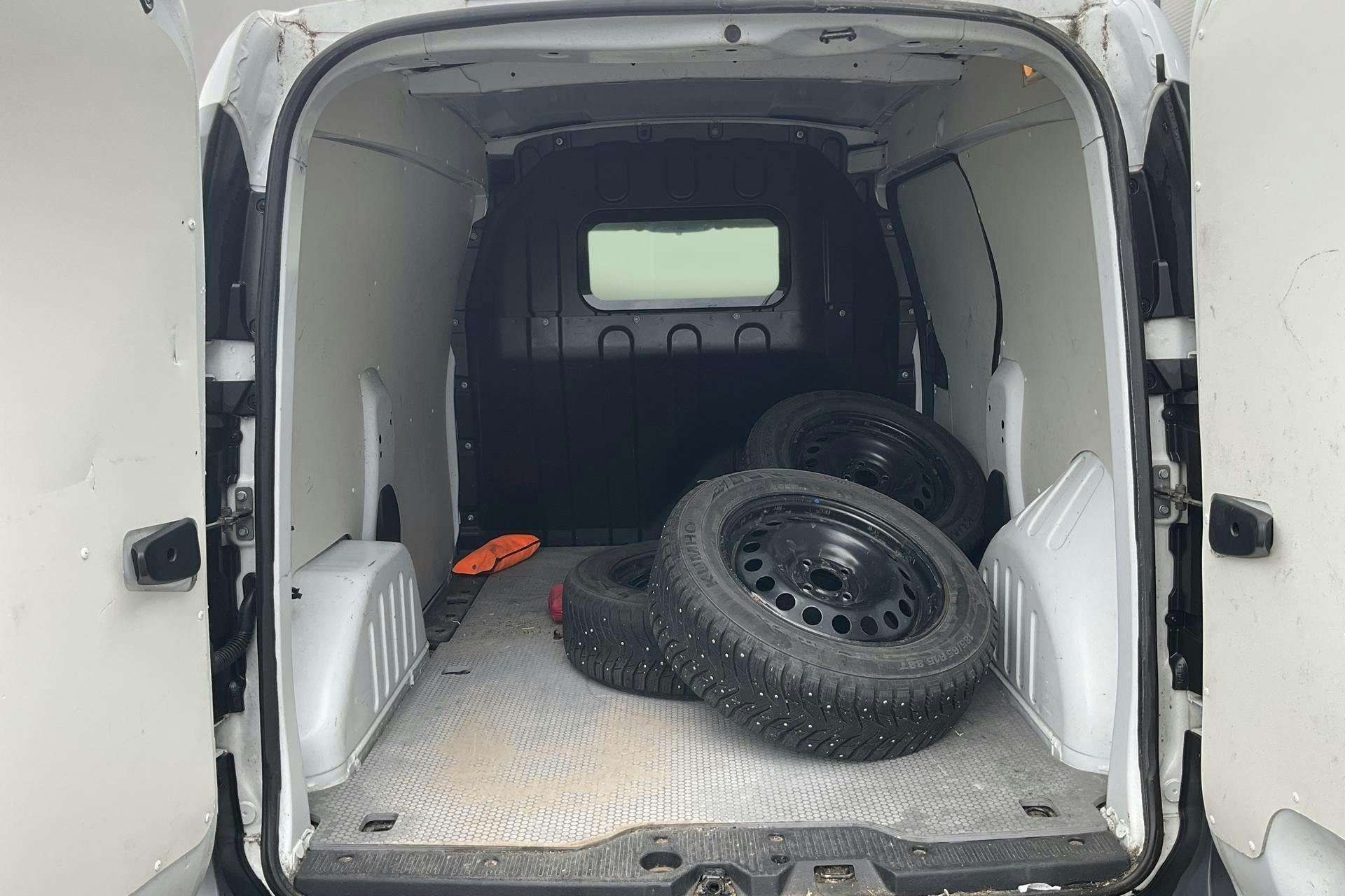 Vehicle Image 9