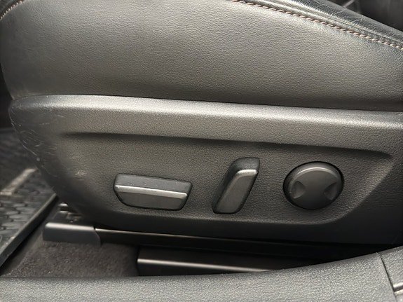Vehicle Image 28