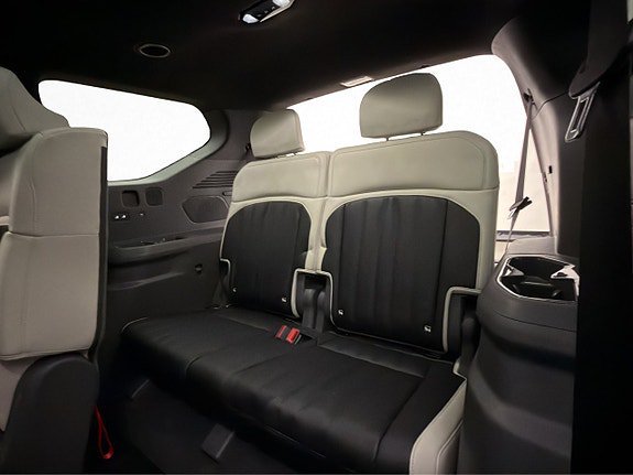 Vehicle Image 33