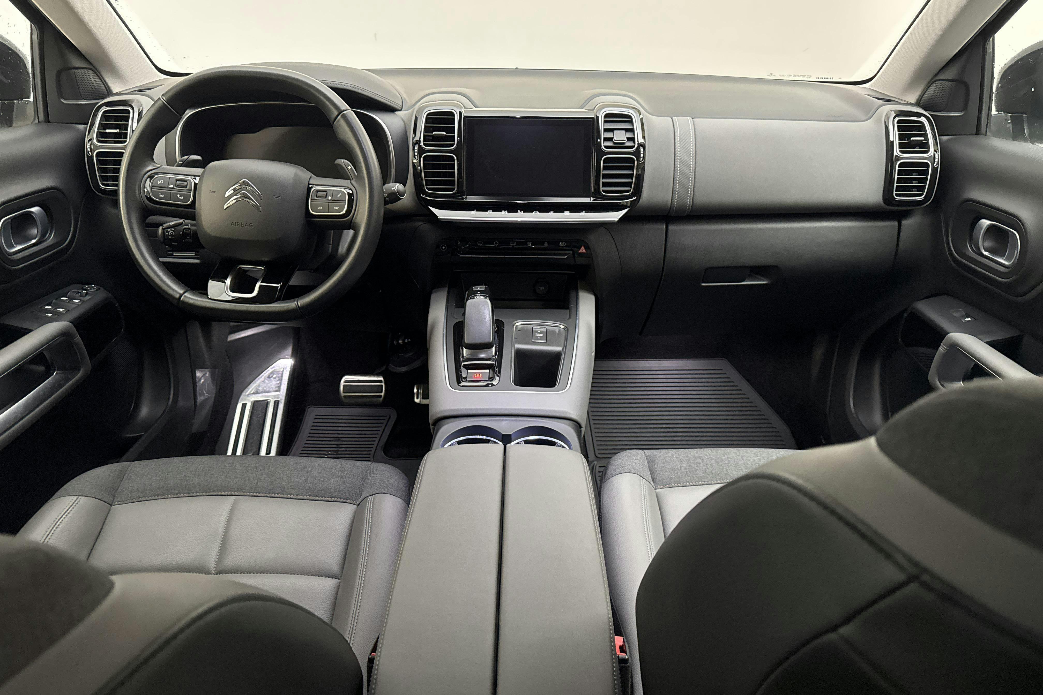 Vehicle Image 6