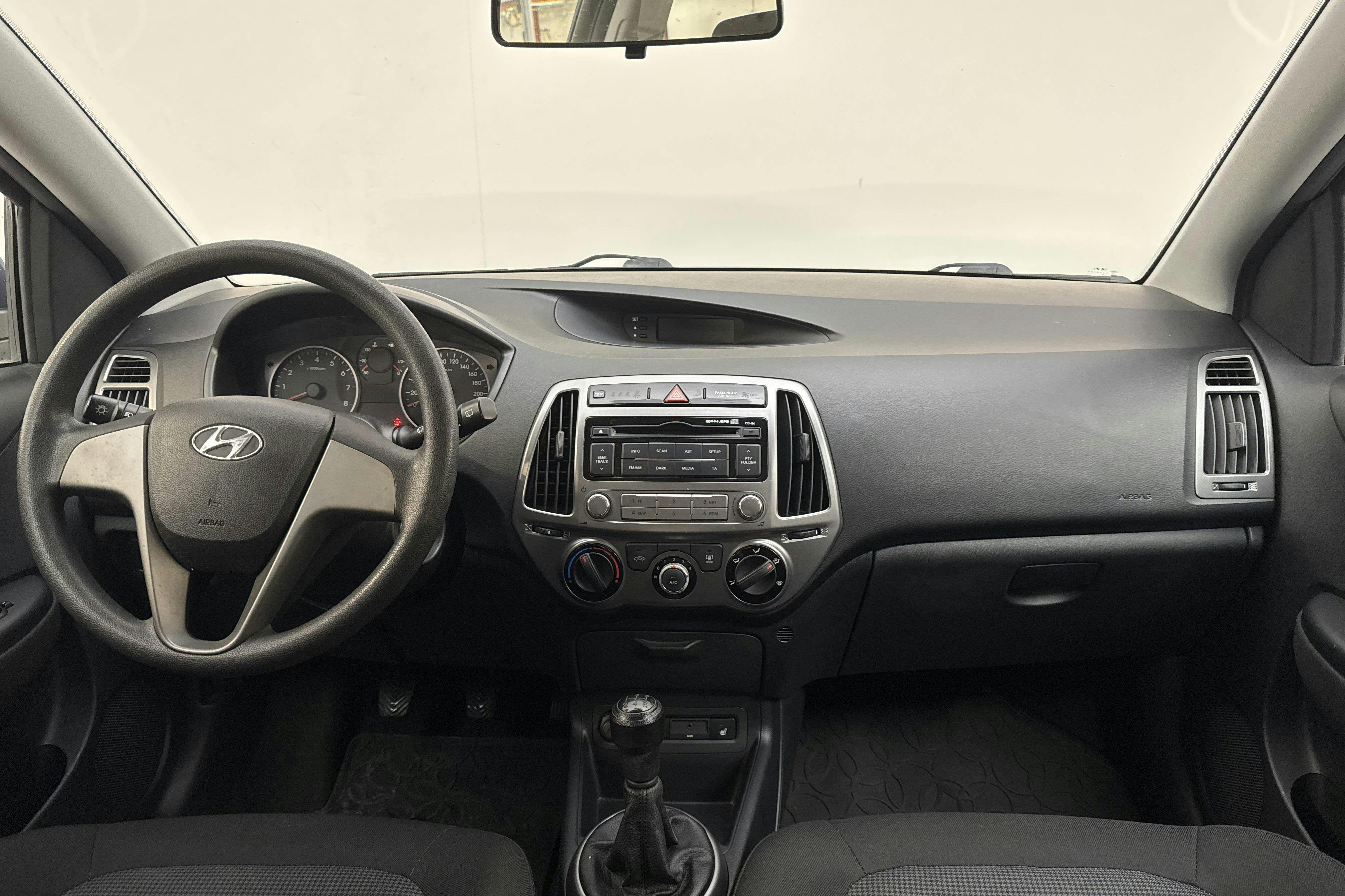 Vehicle Image 6