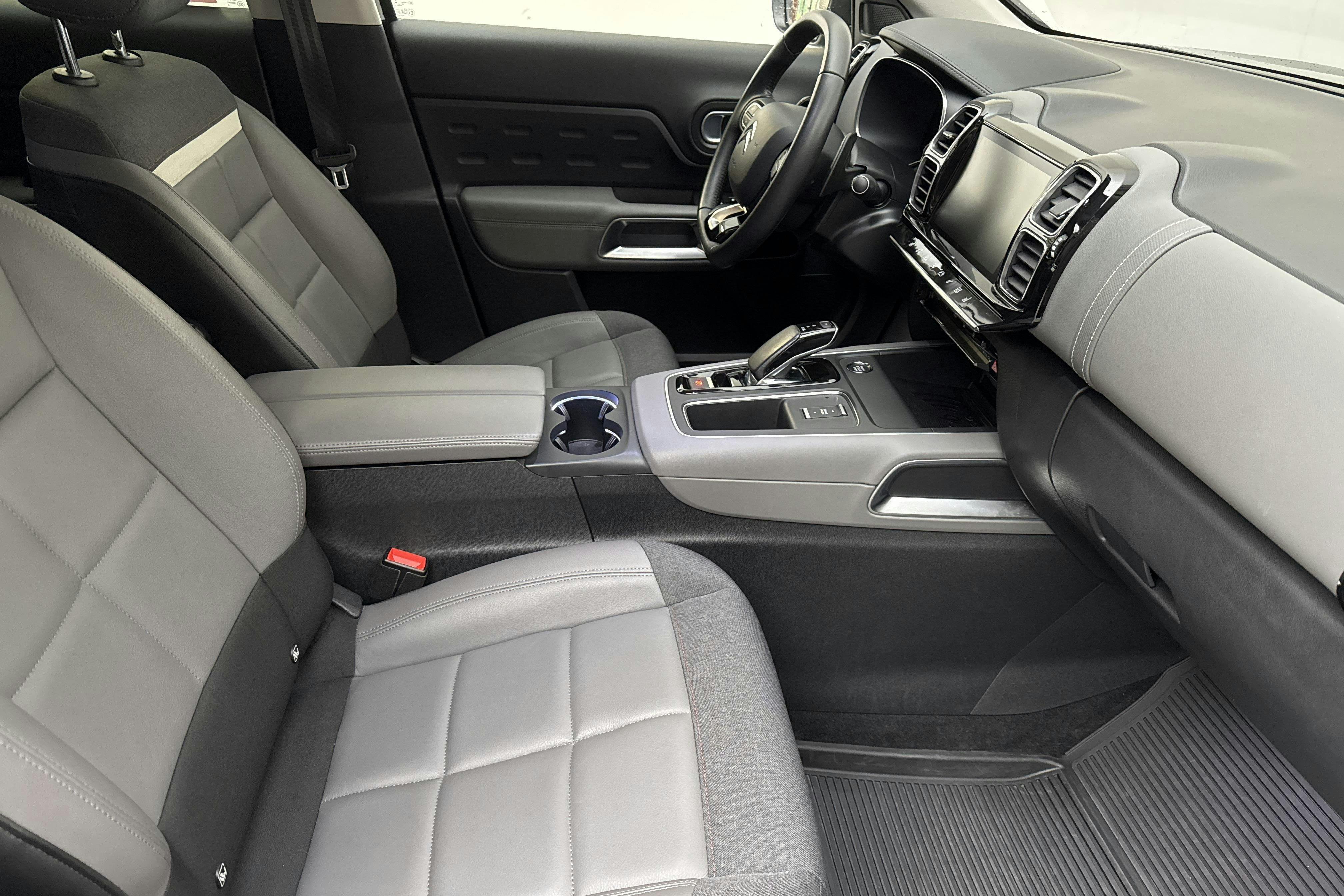 Vehicle Image 7
