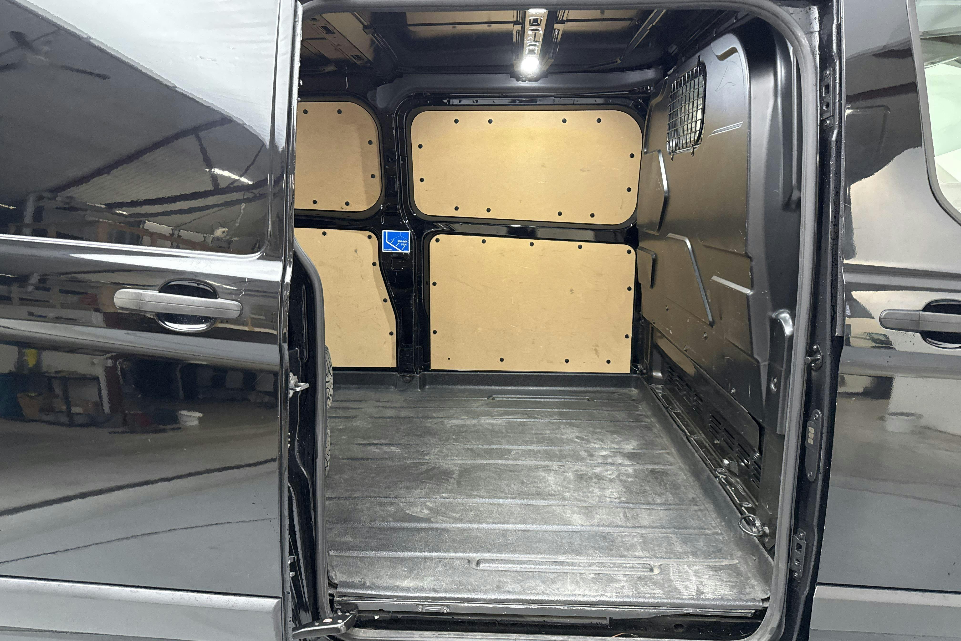 Vehicle Image 8