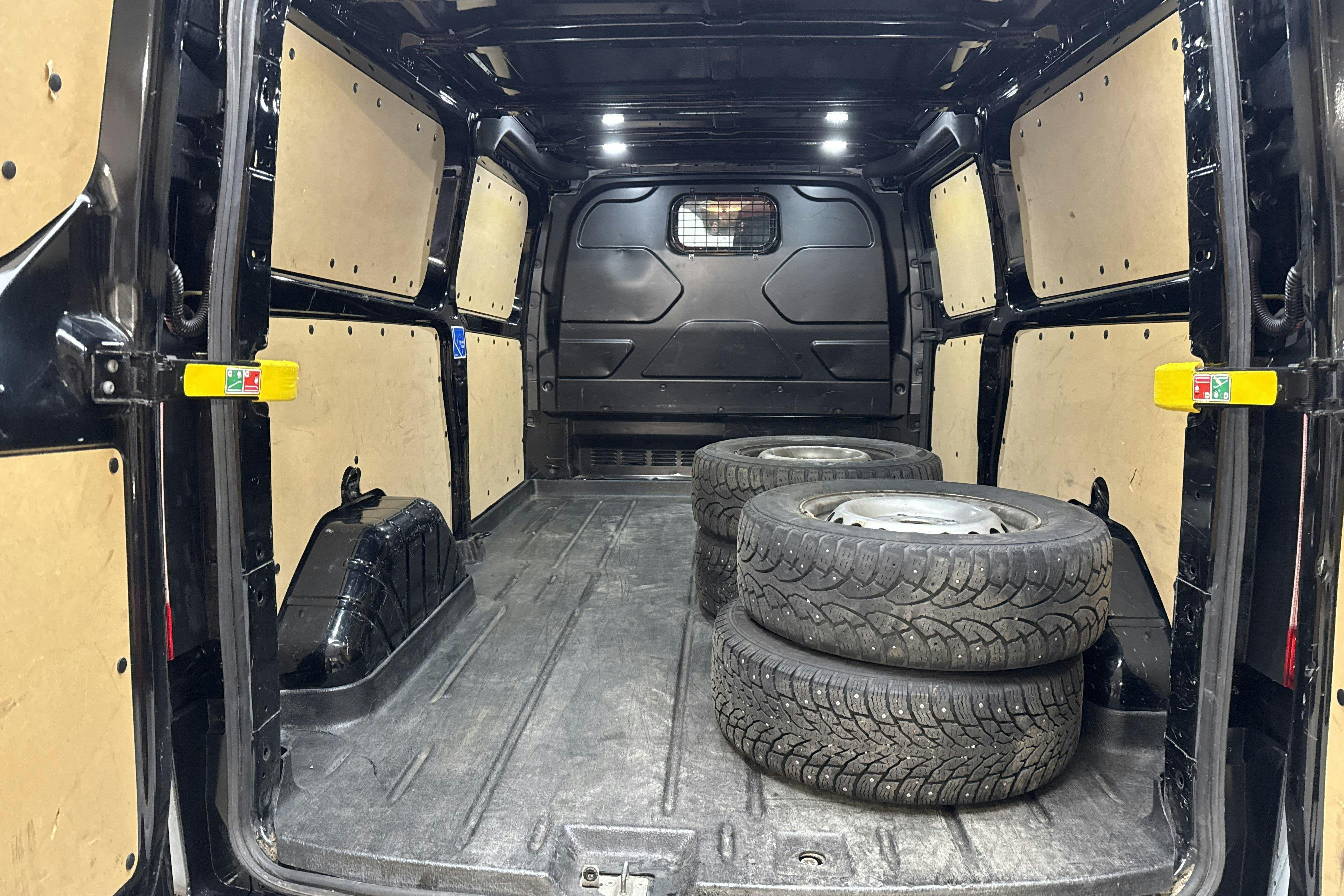Vehicle Image 9
