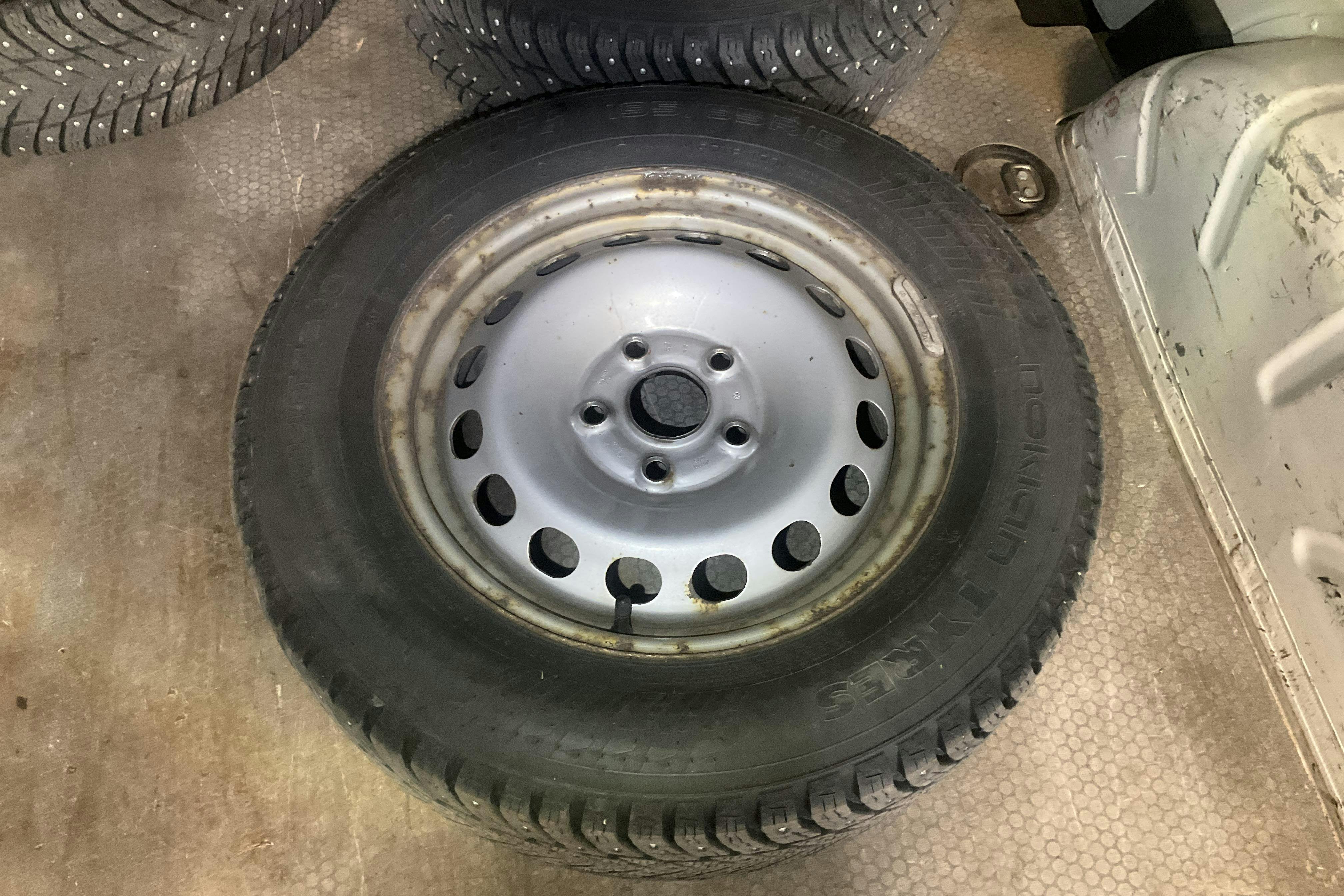 Vehicle Image 11