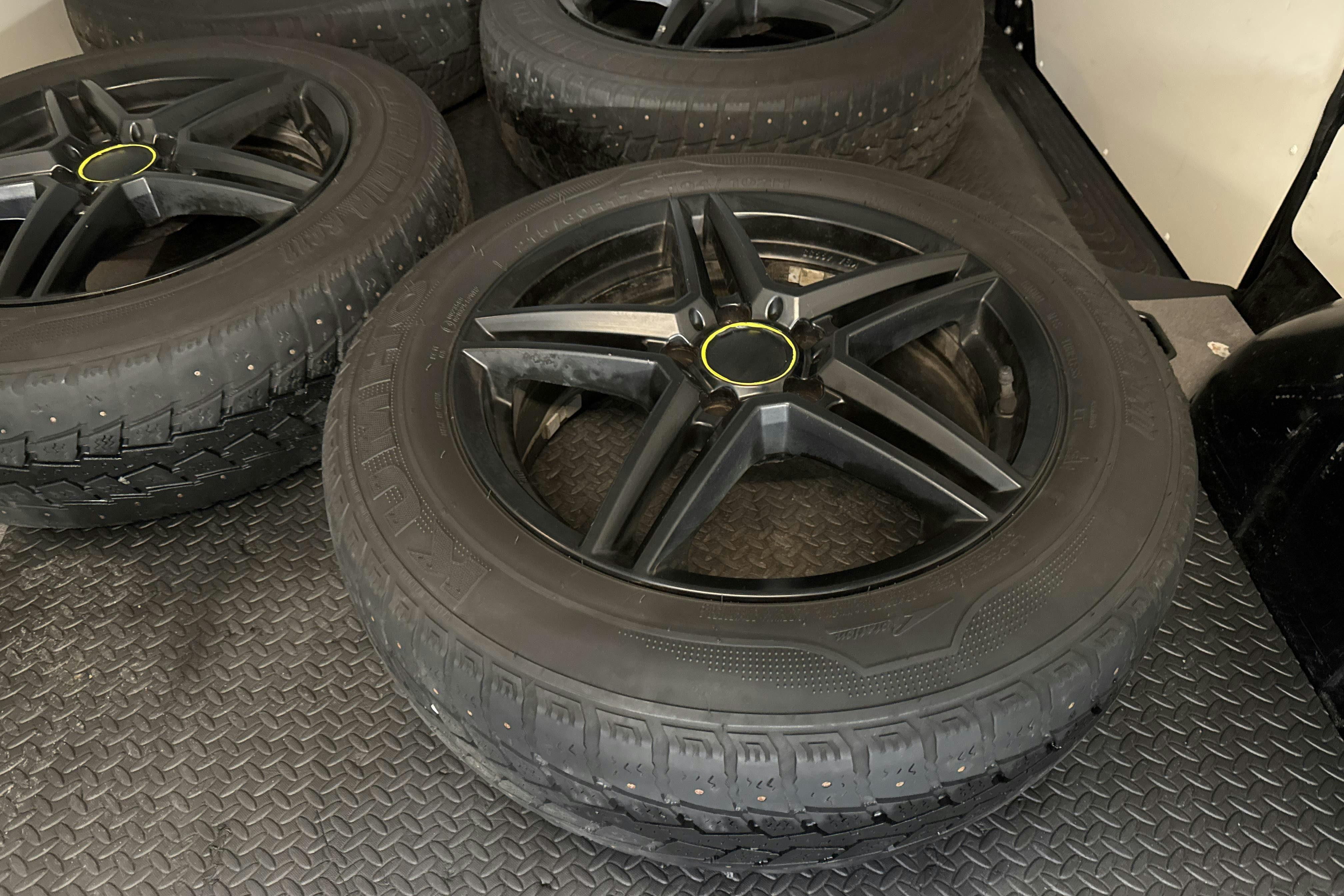 Vehicle Image 12