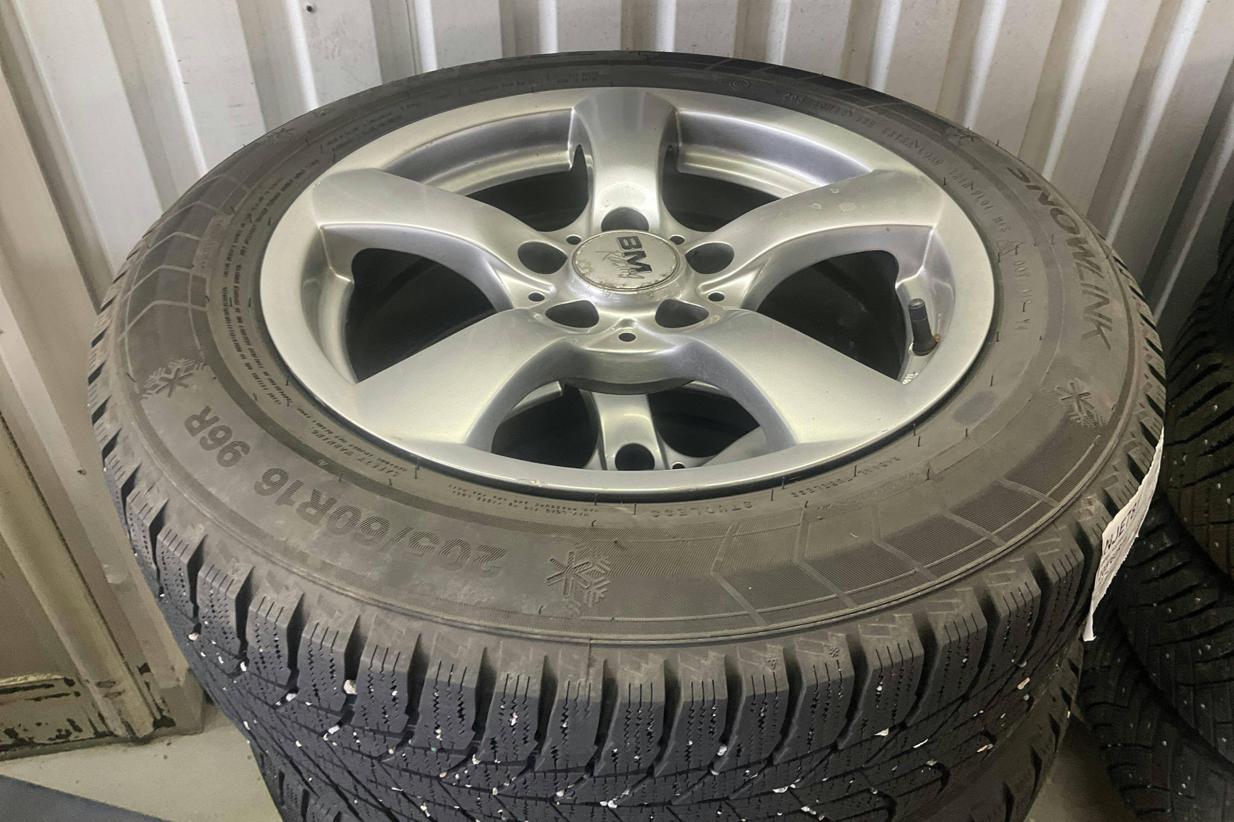 Vehicle Image 12
