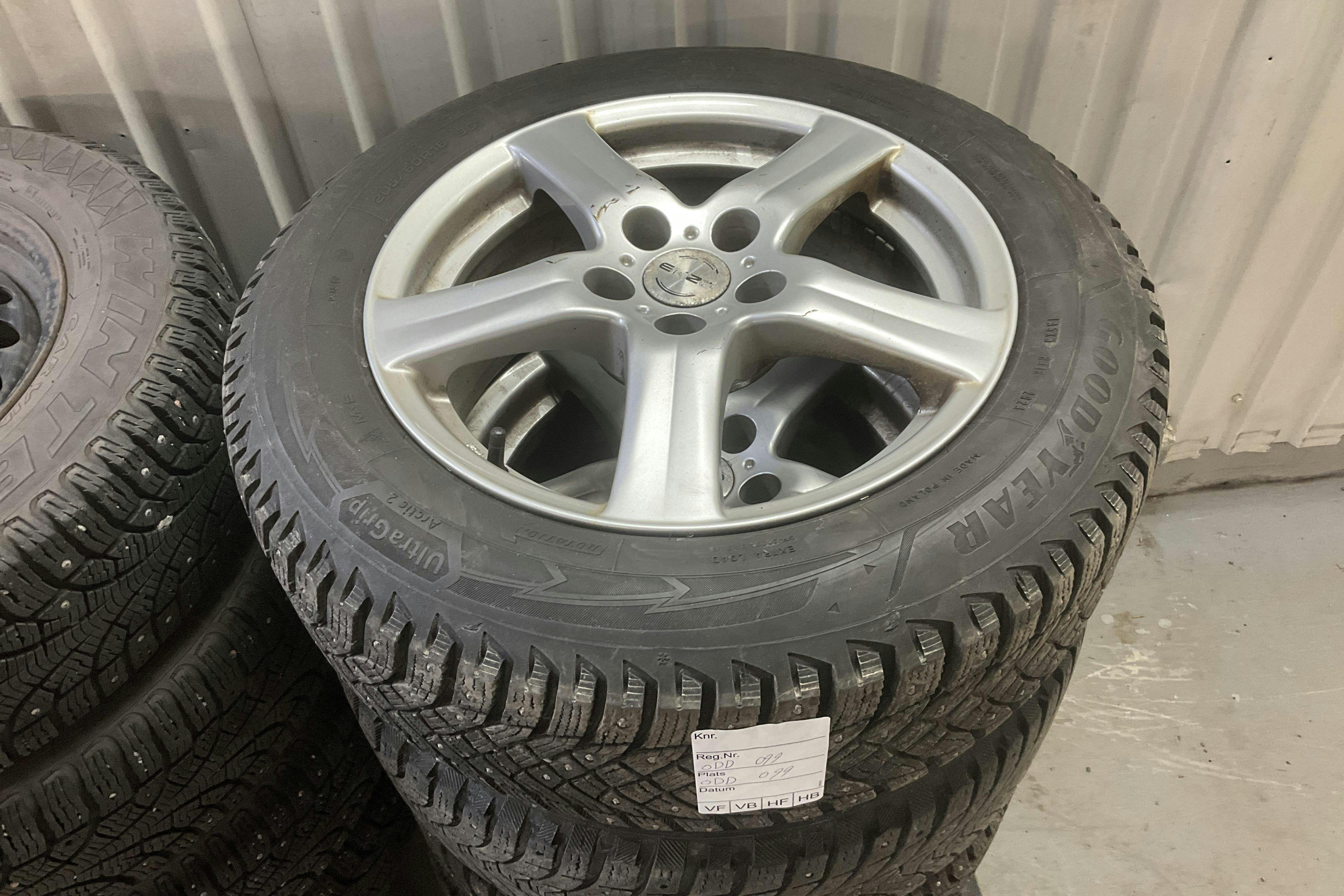 Vehicle Image 15