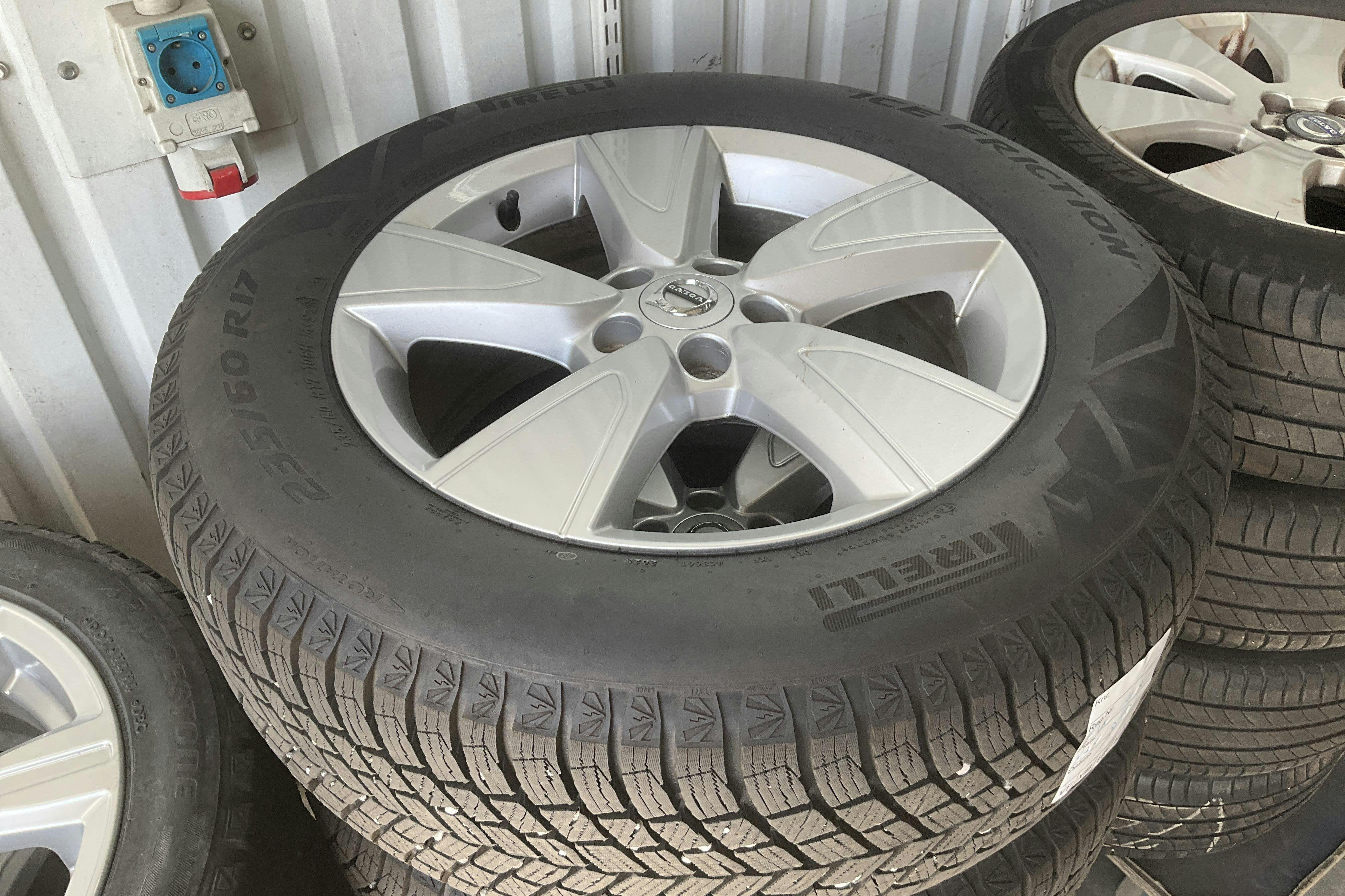 Vehicle Image 13