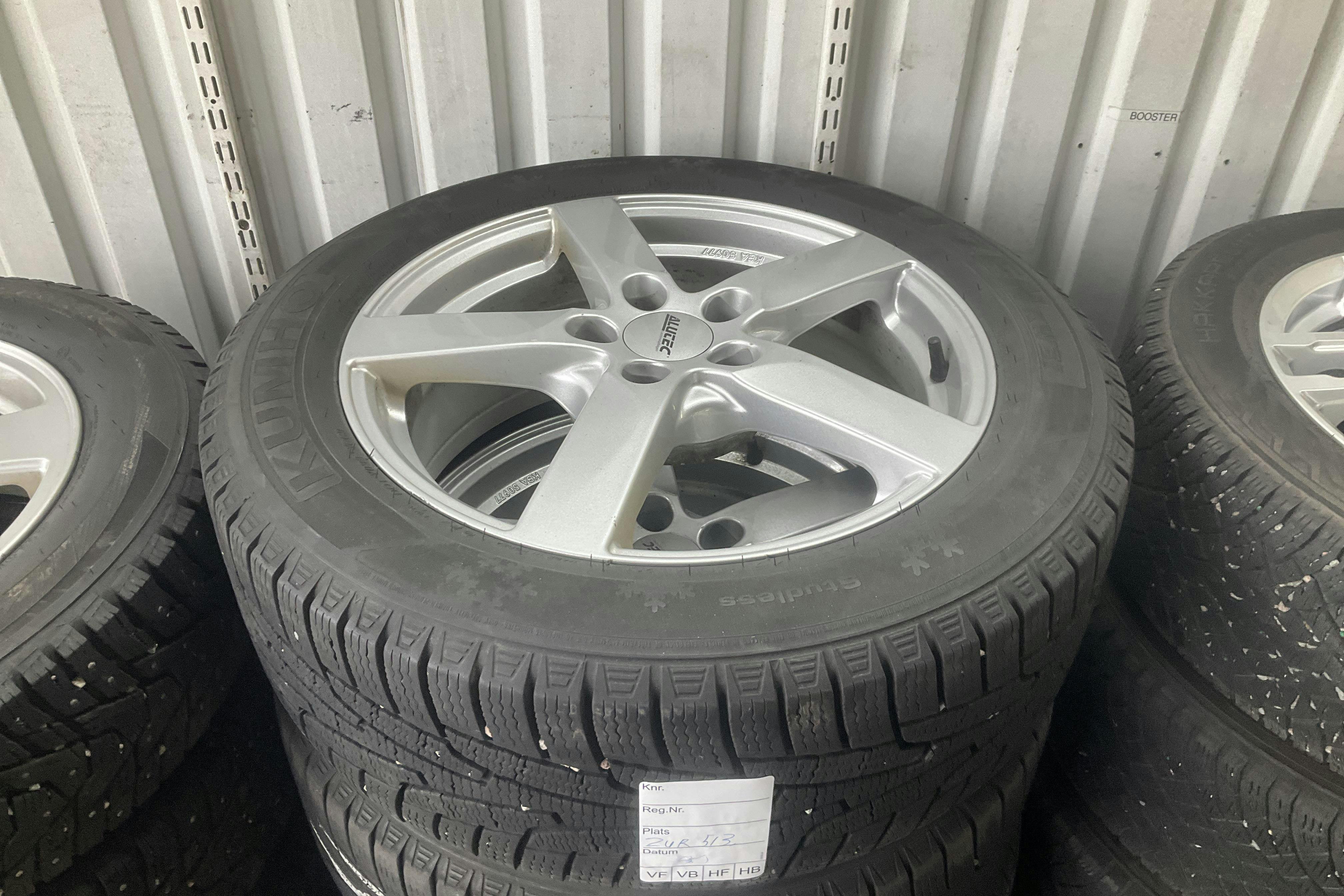 Vehicle Image 16