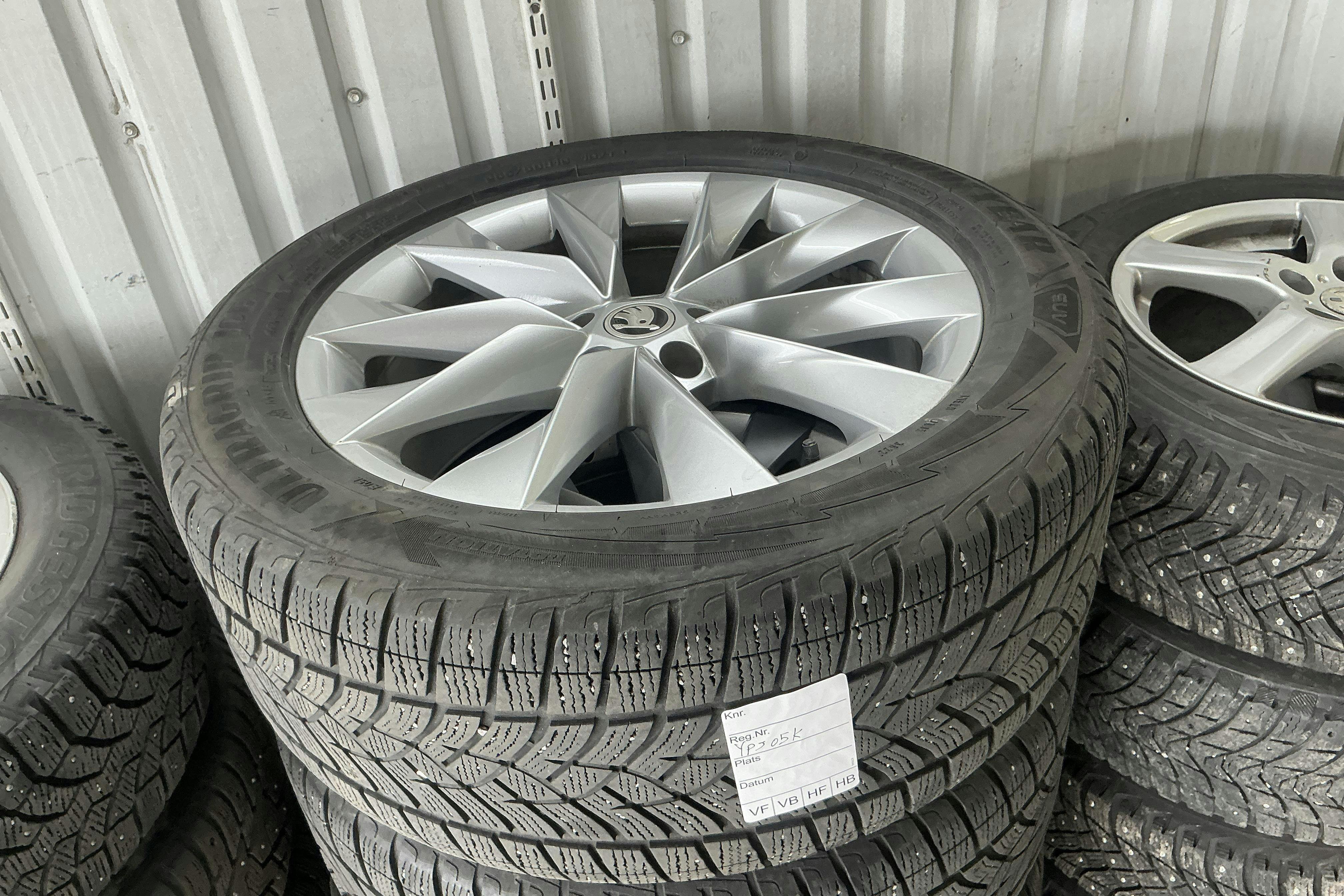Vehicle Image 14