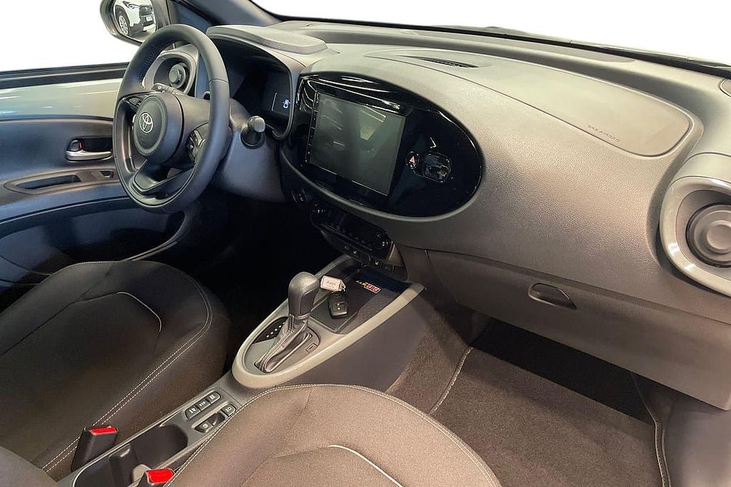 Vehicle Image 7