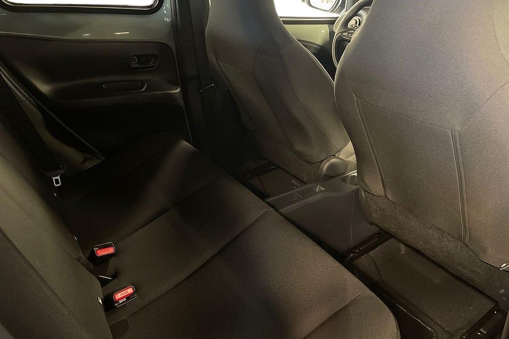 Vehicle Image 9