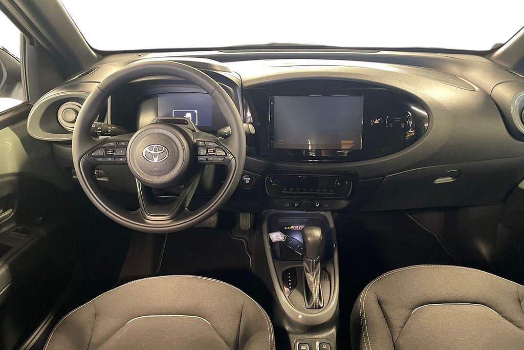 Vehicle Image 10