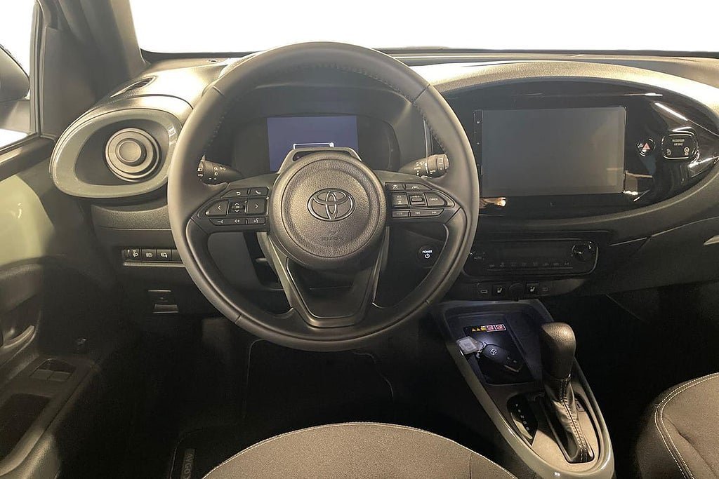Vehicle Image 11