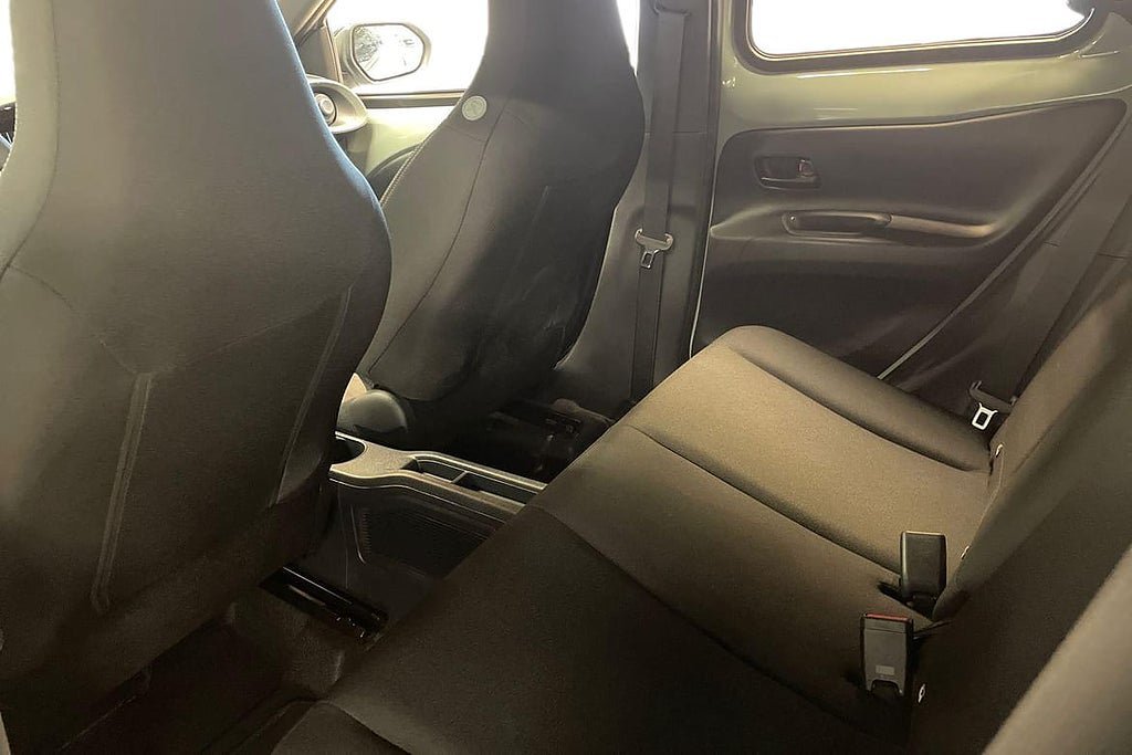 Vehicle Image 13