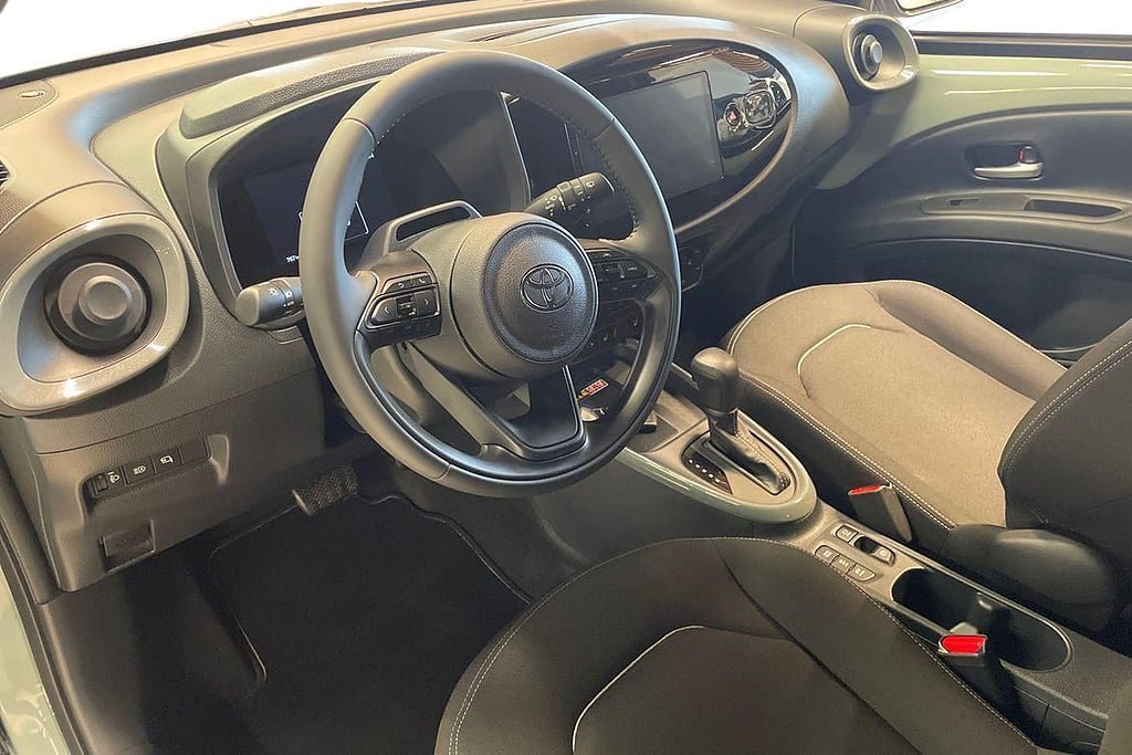 Vehicle Image 14