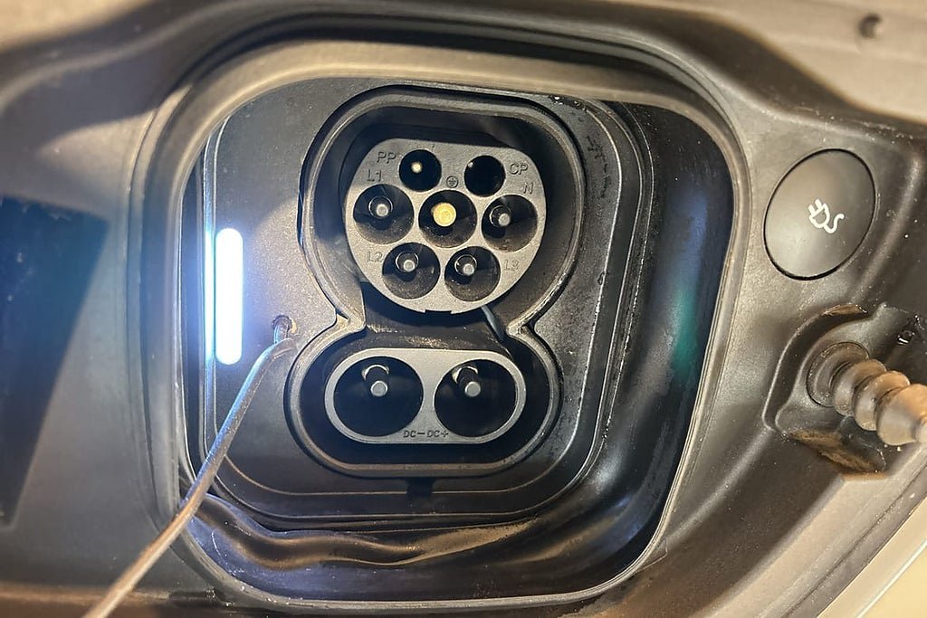 Vehicle Image 25