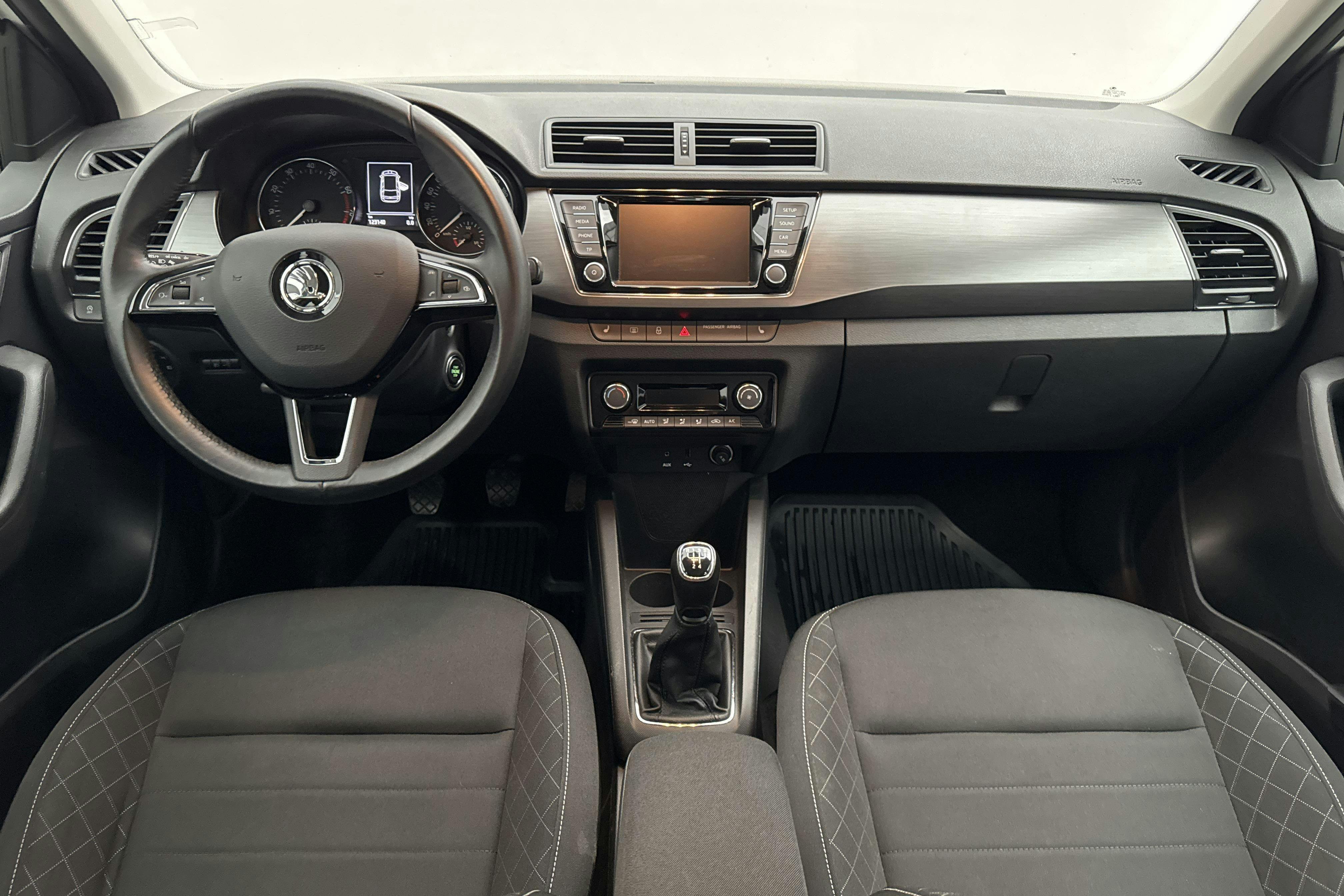 Vehicle Image 6