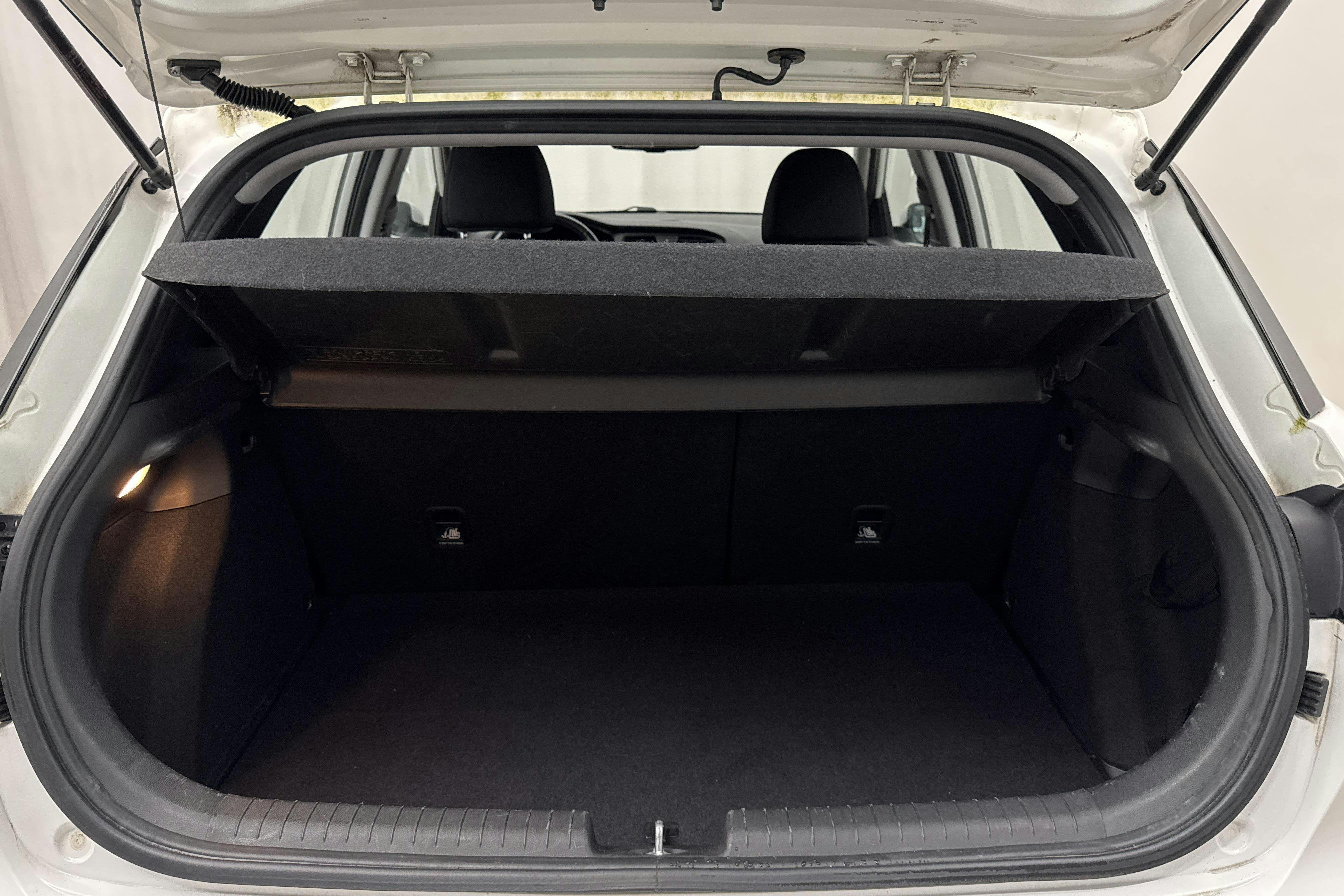 Vehicle Image 9