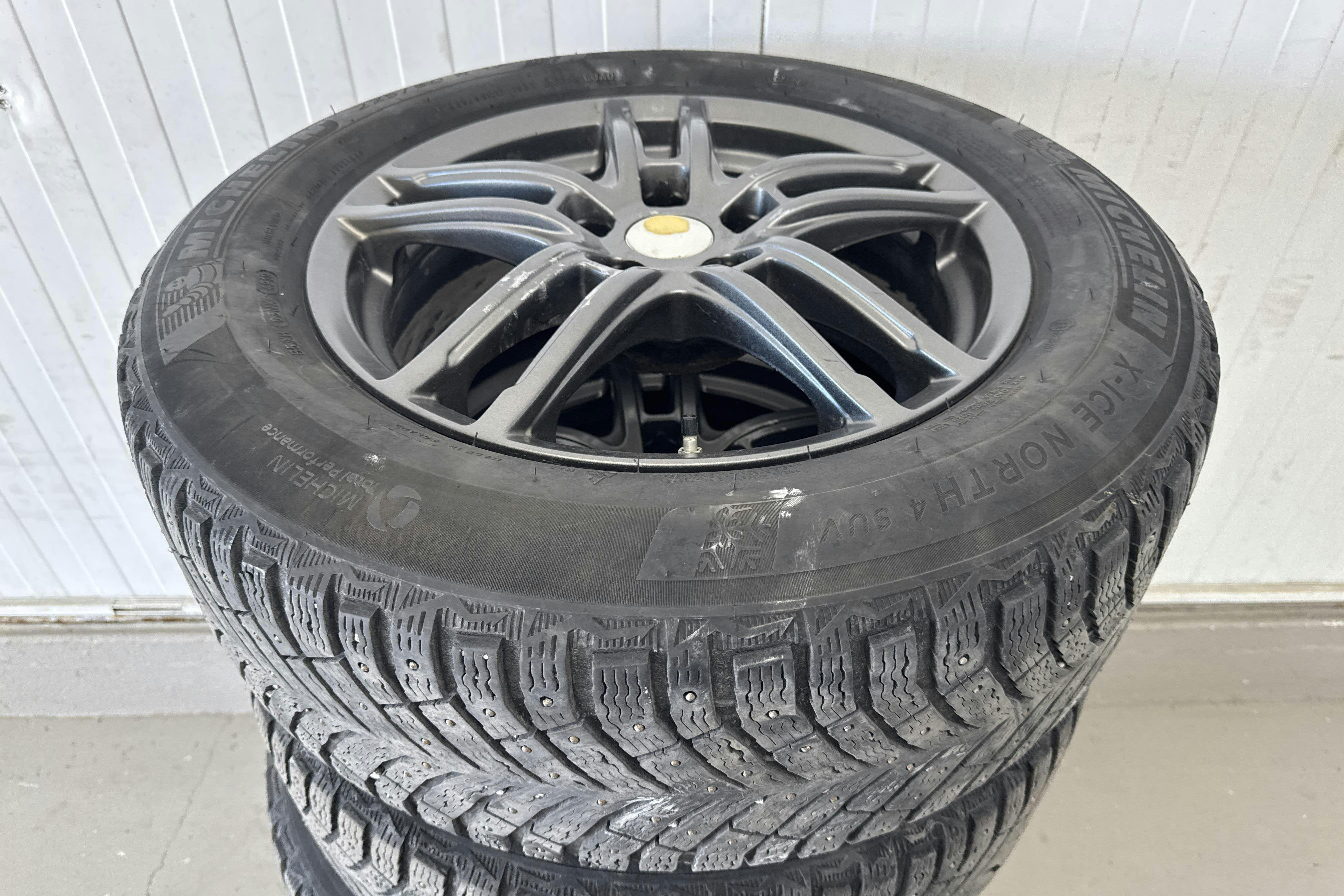Vehicle Image 16