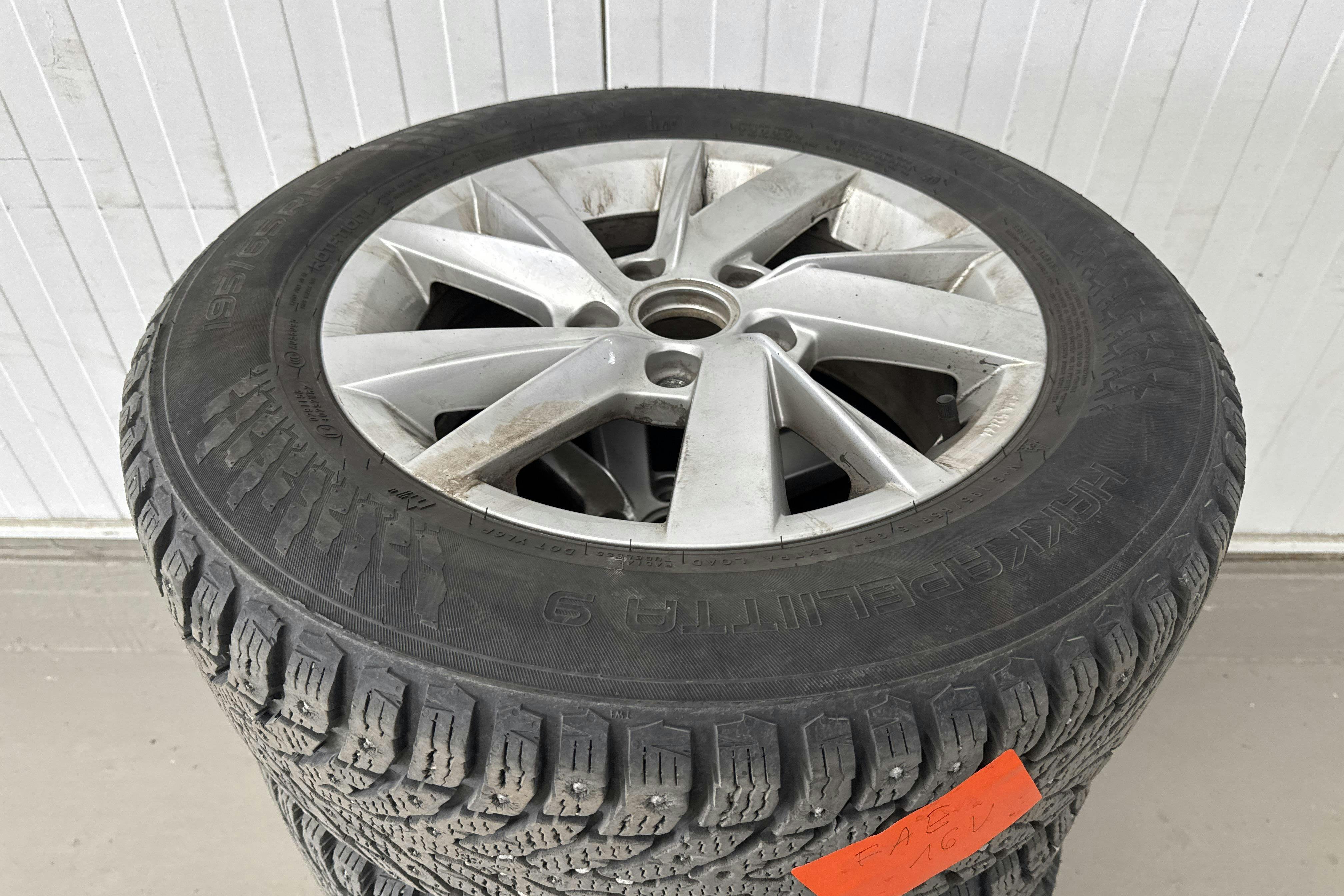 Vehicle Image 16