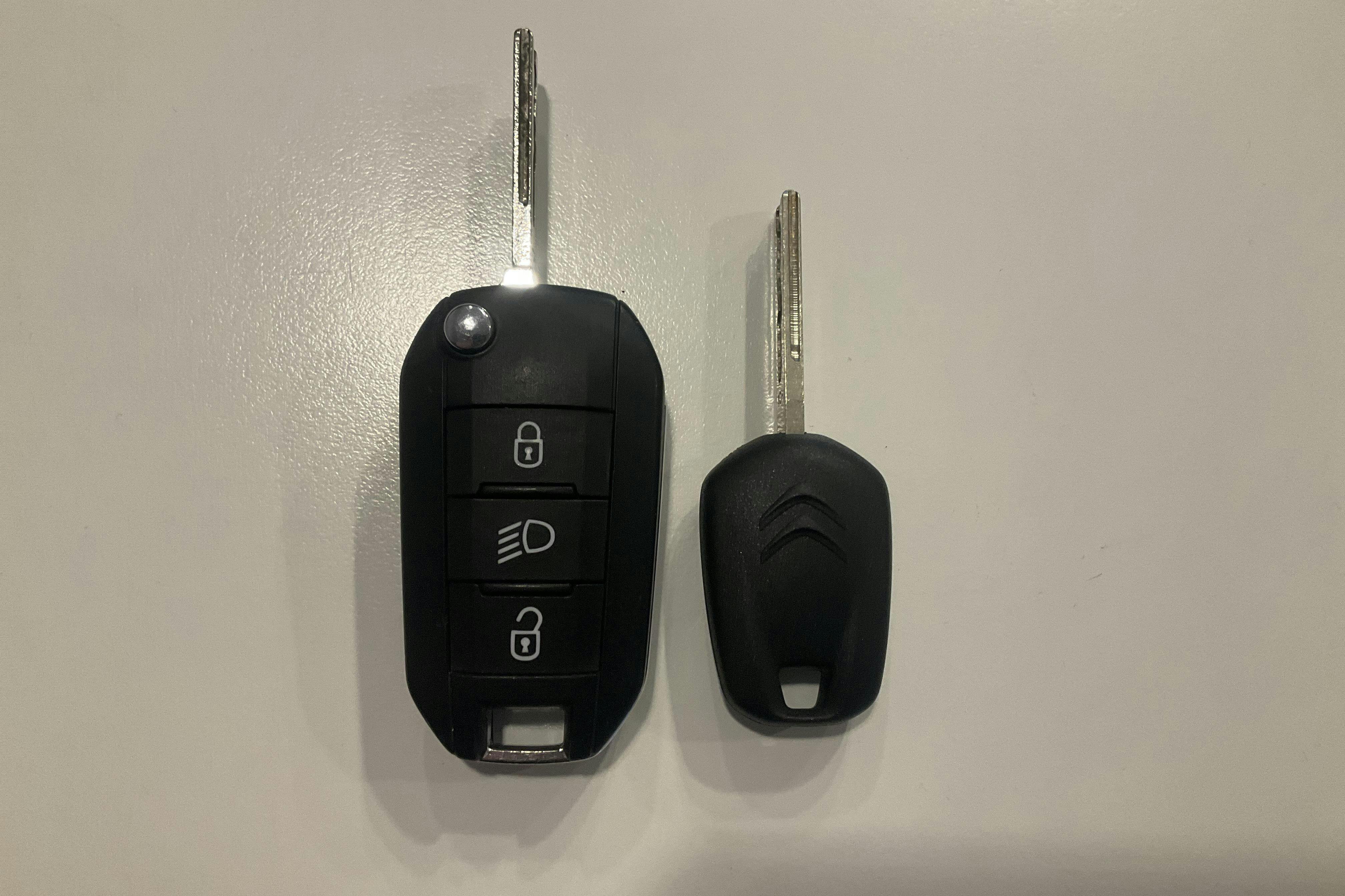 Vehicle Image 16