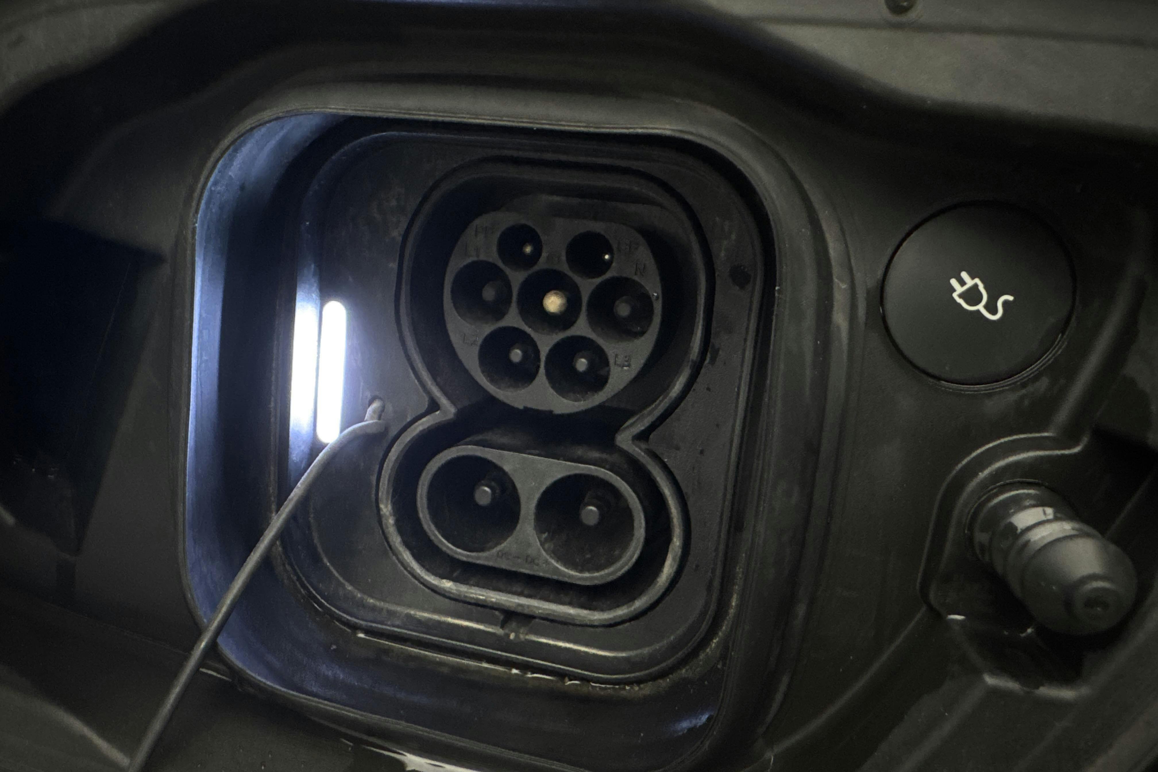Vehicle Image 21