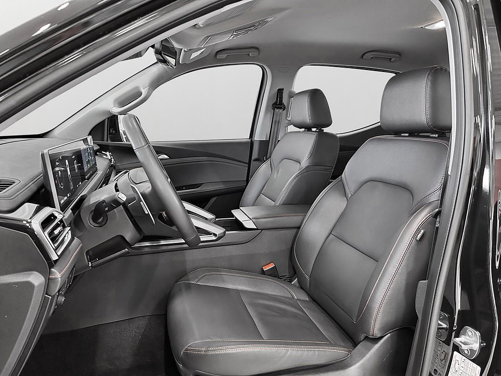 Vehicle Image 12