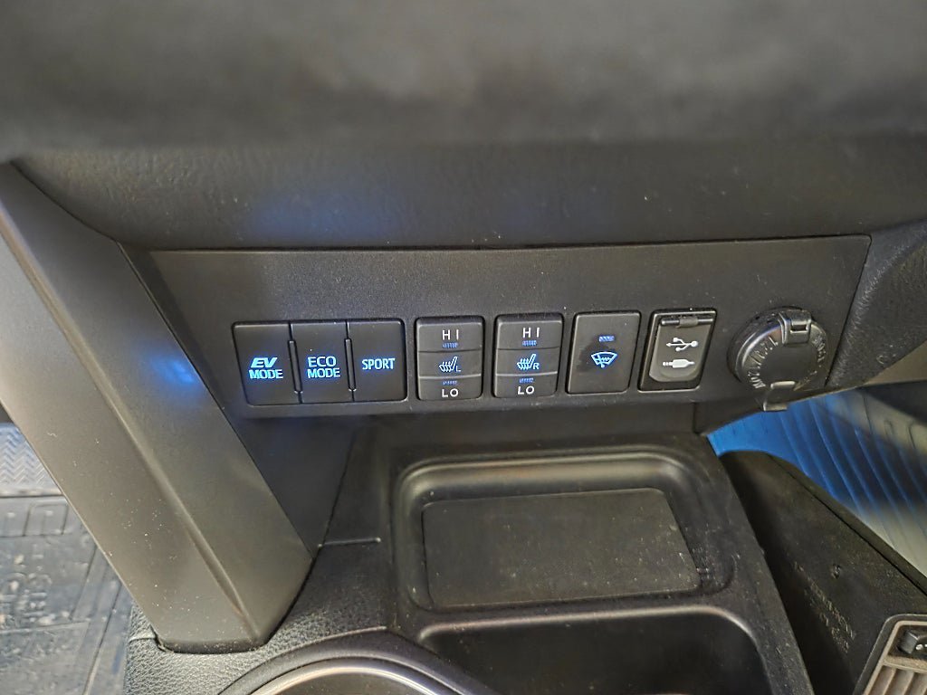 Vehicle Image 25